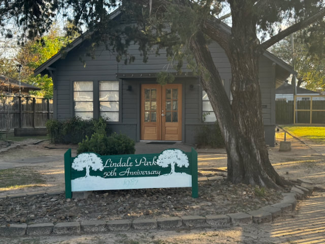 Lindale Park neighborhood